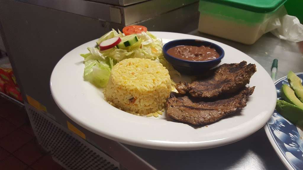 El Salvadoreño | 6 White Horse Pike, Lindenwold, NJ 08021, USA | Phone: (856) 435-4681