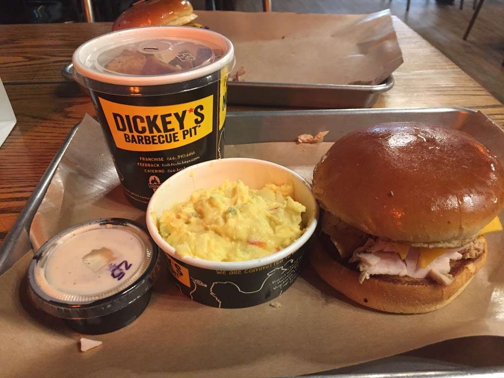 Dickeys Barbecue Pit | 6681 Grand Ave, Gurnee, IL 60031 | Phone: (847) 596-7290