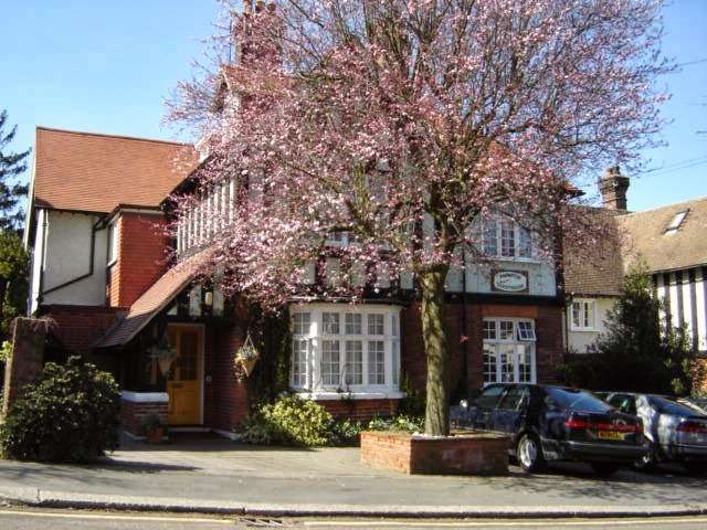 Brompton Guest House | 6 Crossland Rd, Redhill RH1 4AN, UK | Phone: 01737 765613