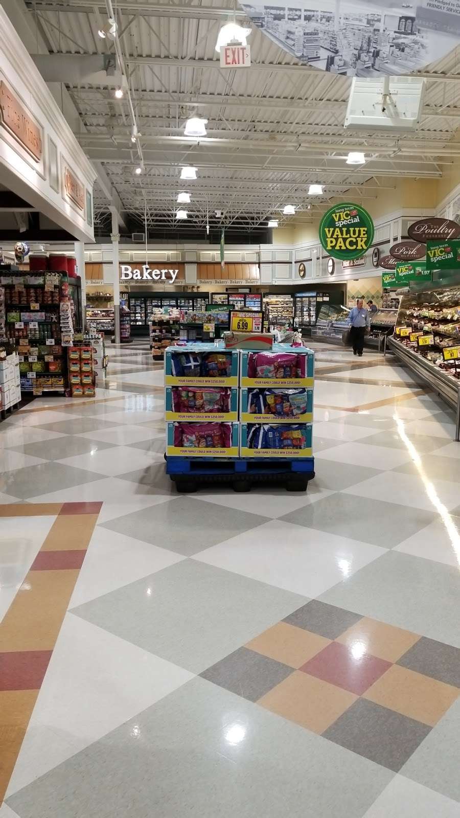 Harris Teeter | 7715 Regency Lake Dr Regency Village, Huntersville, NC 28078, USA | Phone: (704) 892-1197