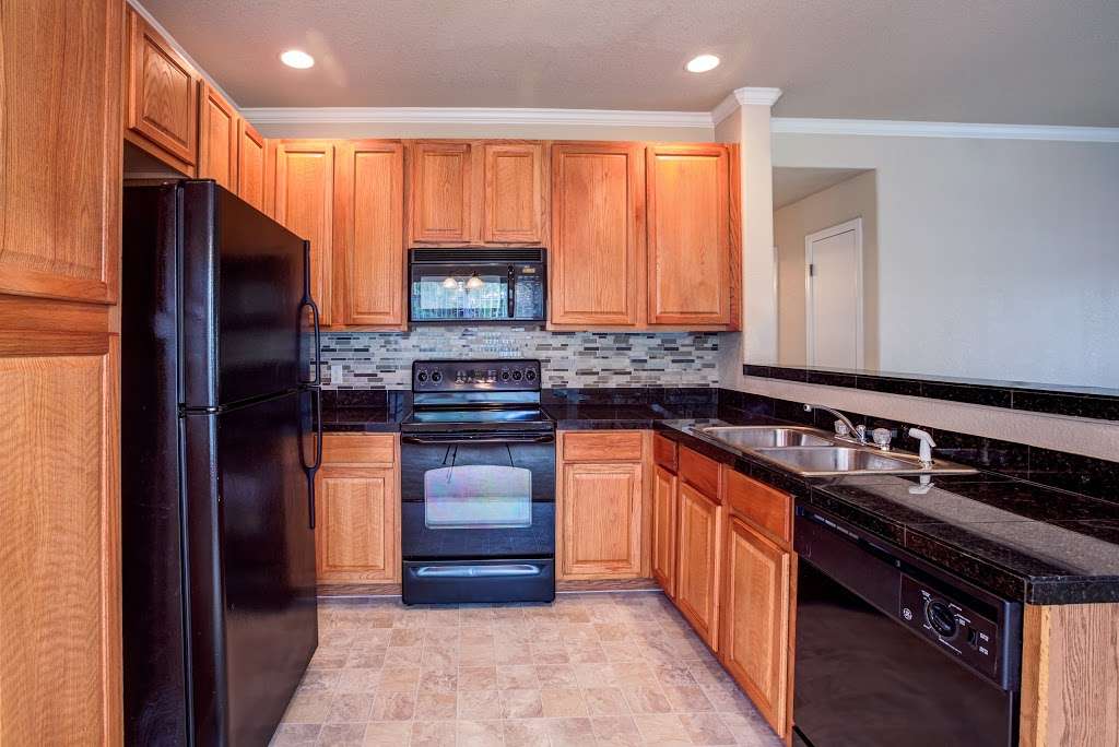 Summerfield Condominiums | 3500-3610 S Zeno Way, Aurora, CO 80013, USA | Phone: (303) 880-6880