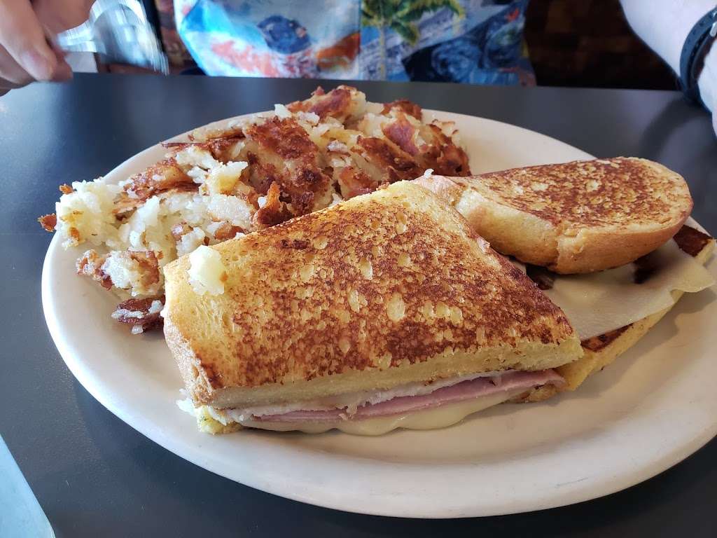 Nazareth Diner | 581 S Broad St, Nazareth, PA 18064, USA | Phone: (610) 759-8555