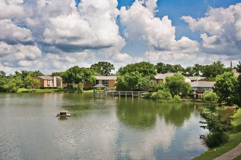 Lake Vue Apartments | 200 Brazoswood Dr, Clute, TX 77531 | Phone: (979) 265-1285