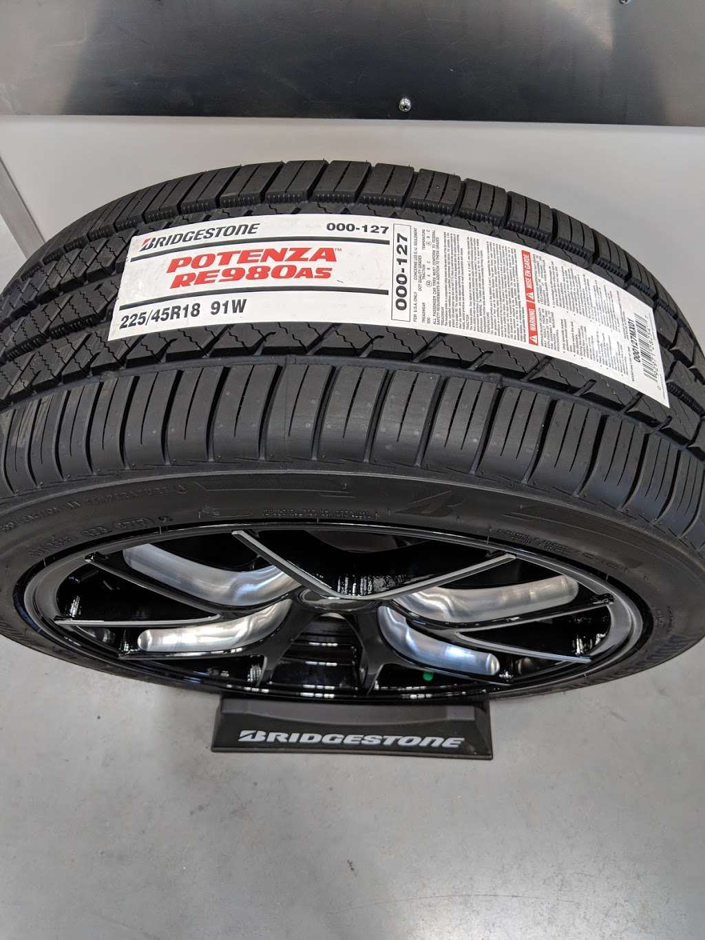 Costco Tire Center | 4628 E County Line Rd, Indianapolis, IN 46237, USA | Phone: (317) 360-7088