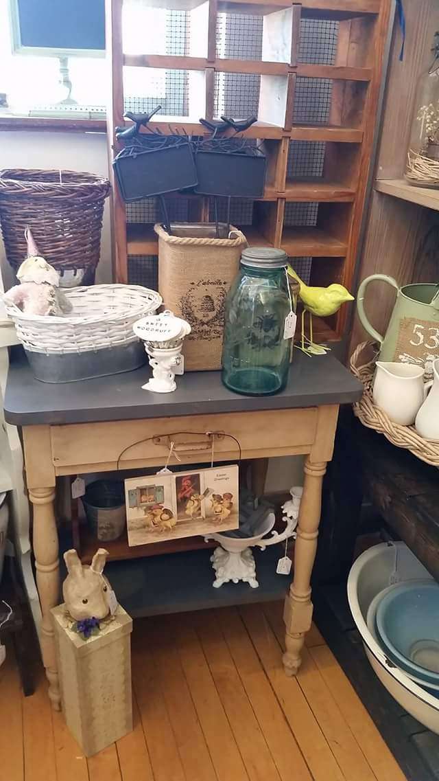 Piccadilly Antique, Furniture & Home Decor | 7427 156th Ave, Bristol, WI 53104 | Phone: (262) 288-6000