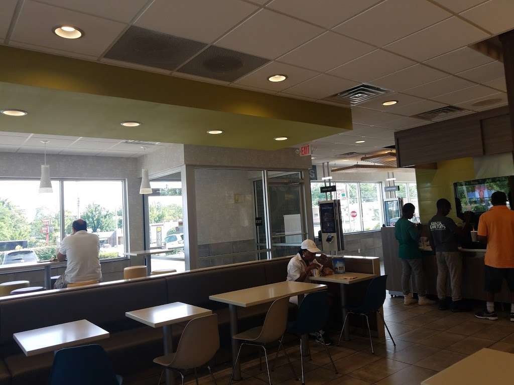 McDonalds | 10 US-22, Green Brook Township, NJ 08812, USA | Phone: (908) 753-0455