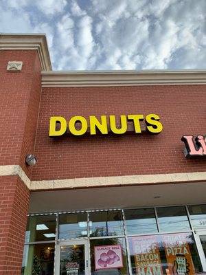 Polo Donuts | 1801 W Polo Rd, Grand Prairie, TX 75052, USA | Phone: (972) 660-8373