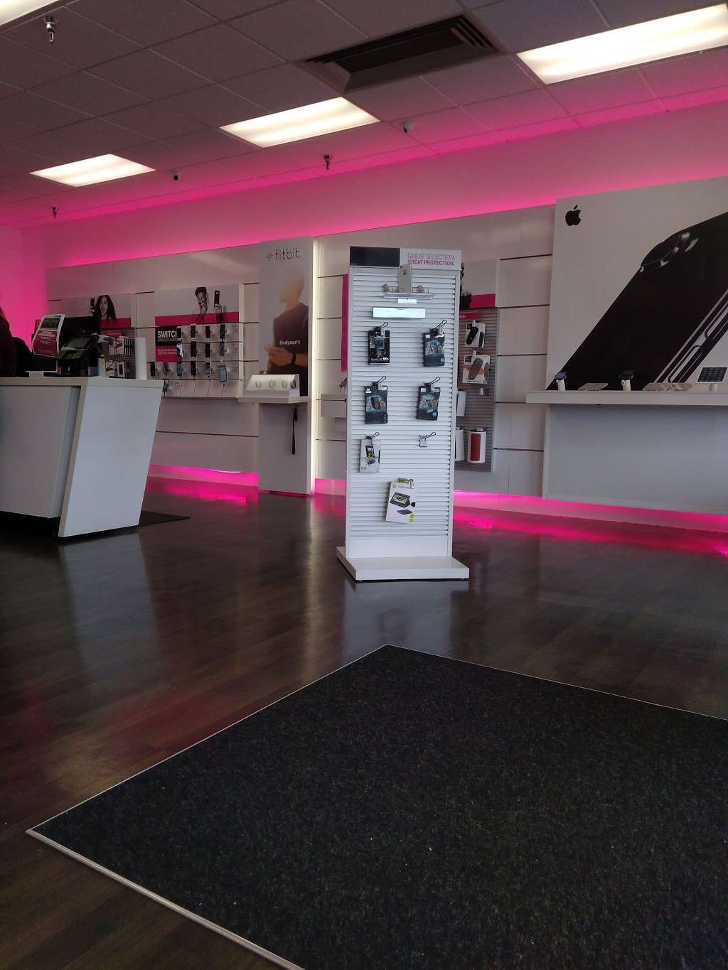 T-Mobile | 6137 Crawfordsville Rd, Indianapolis, IN 46224, USA | Phone: (317) 672-3257