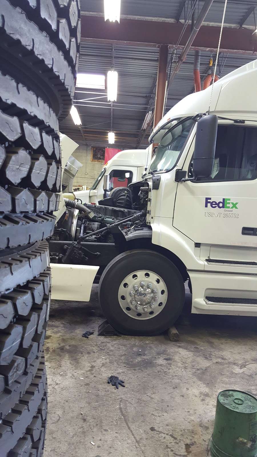 Berdica Truck And Tire Repair | 9010 S Beloit Ave, Bridgeview, IL 60455 | Phone: (708) 576-8400