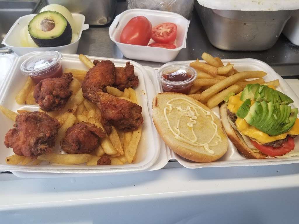 Dustins Daddy Burger & Seafood | 10840 Hughes Rd, Houston, TX 77089 | Phone: (832) 938-1818