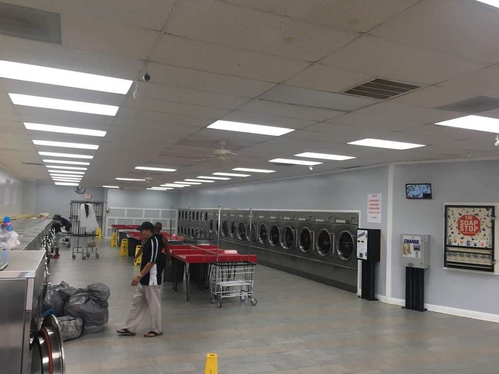 Village Oaks Coin Laundry & Dry Cleaners | 2510 Little Rock Rd, Charlotte, NC 28214, USA | Phone: (704) 393-7676