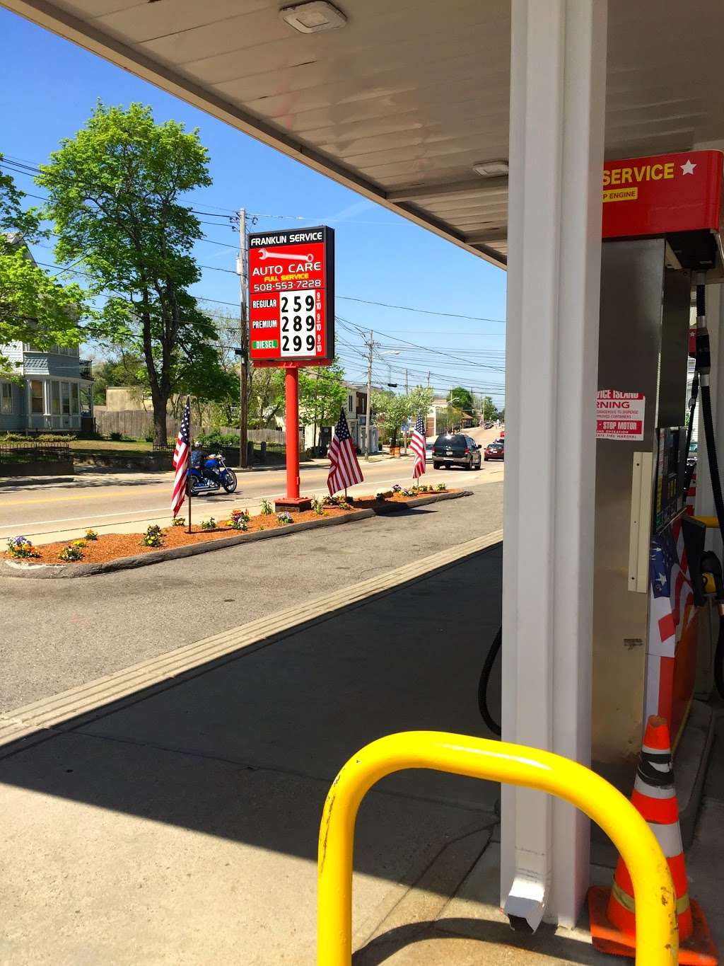 Franklin Gas & Autocare | 71 East Central Street, Franklin, MA 02038, USA | Phone: (508) 553-7228