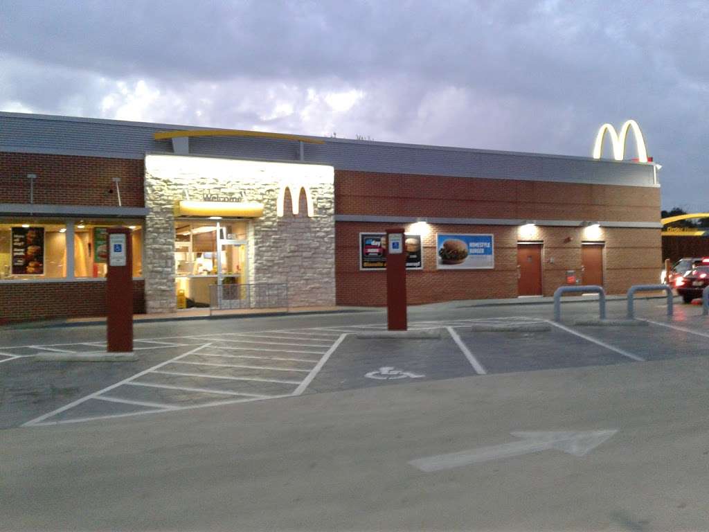 McDonalds | 450 S Merrifield Rd, Dallas, TX 75211, USA | Phone: (214) 330-0327