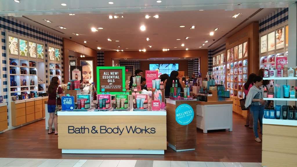 Bath & Body Works | 8001 S Orange Blossom Trail, Orlando, FL 32809, USA | Phone: (407) 888-2832