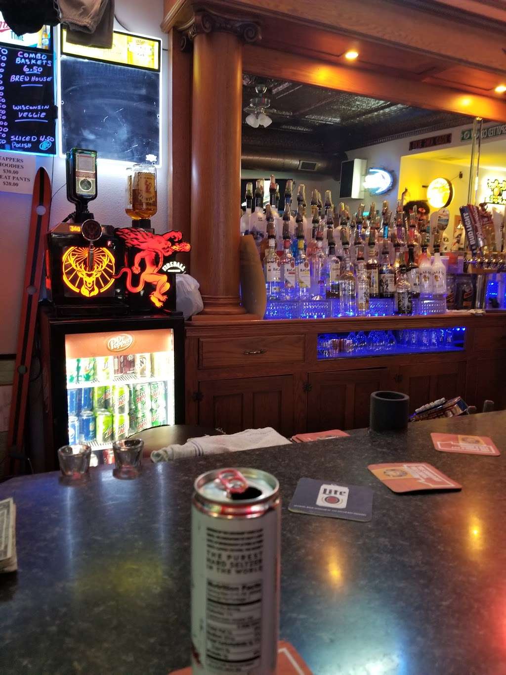 Tappers Bar & Grill | 125 Milwaukee St, Johnson Creek, WI 53038, USA | Phone: (920) 699-2345