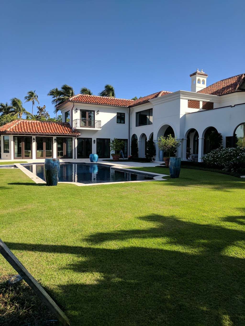 Epstein Staff, 358 El Brillo Way, Palm Beach, FL 33480, USA