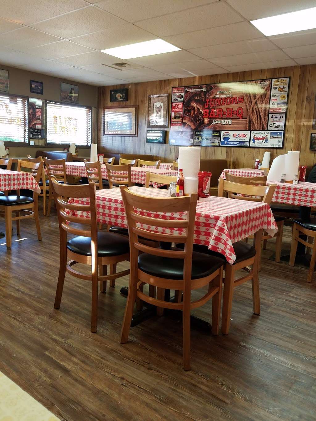 Juniors Barbeque - restaurant  | Photo 1 of 10 | Address: 251 East Ovilla Road, Red Oak, TX 75154, USA | Phone: (972) 617-5362