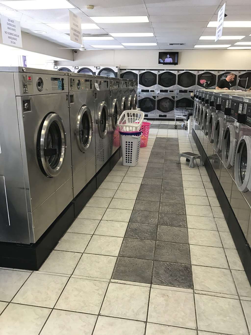 Mr Kleen Laundromat | 272 Christiana Rd, New Castle, DE 19720 | Phone: (302) 324-8797