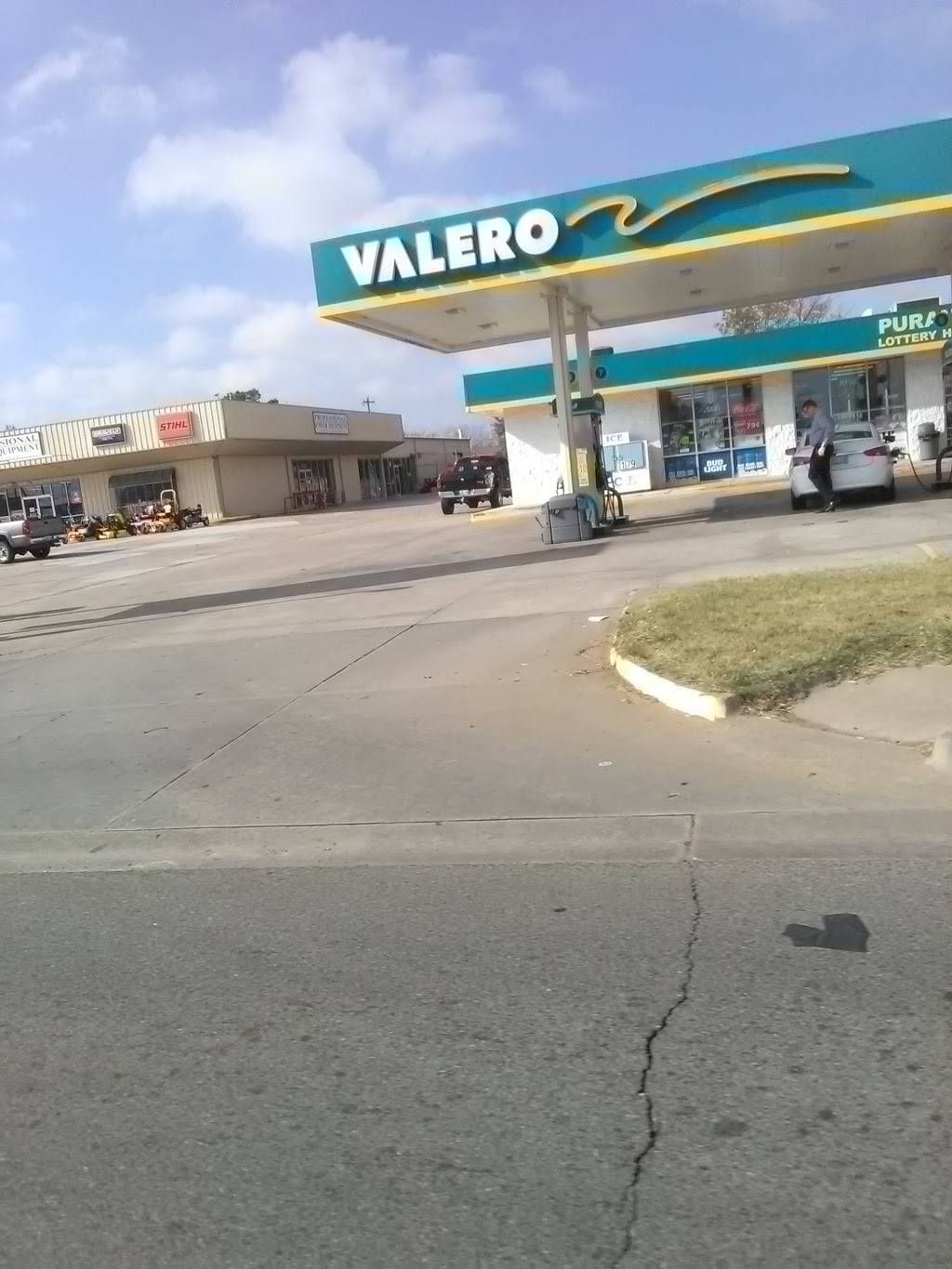 Valero | 7401 S May Ave, Oklahoma City, OK 73159, USA | Phone: (405) 685-8002