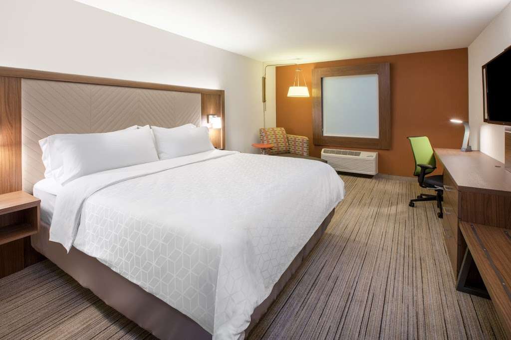 Holiday Inn Express & Suites Remington | 4276 W US-24, Remington, IN 47977, USA