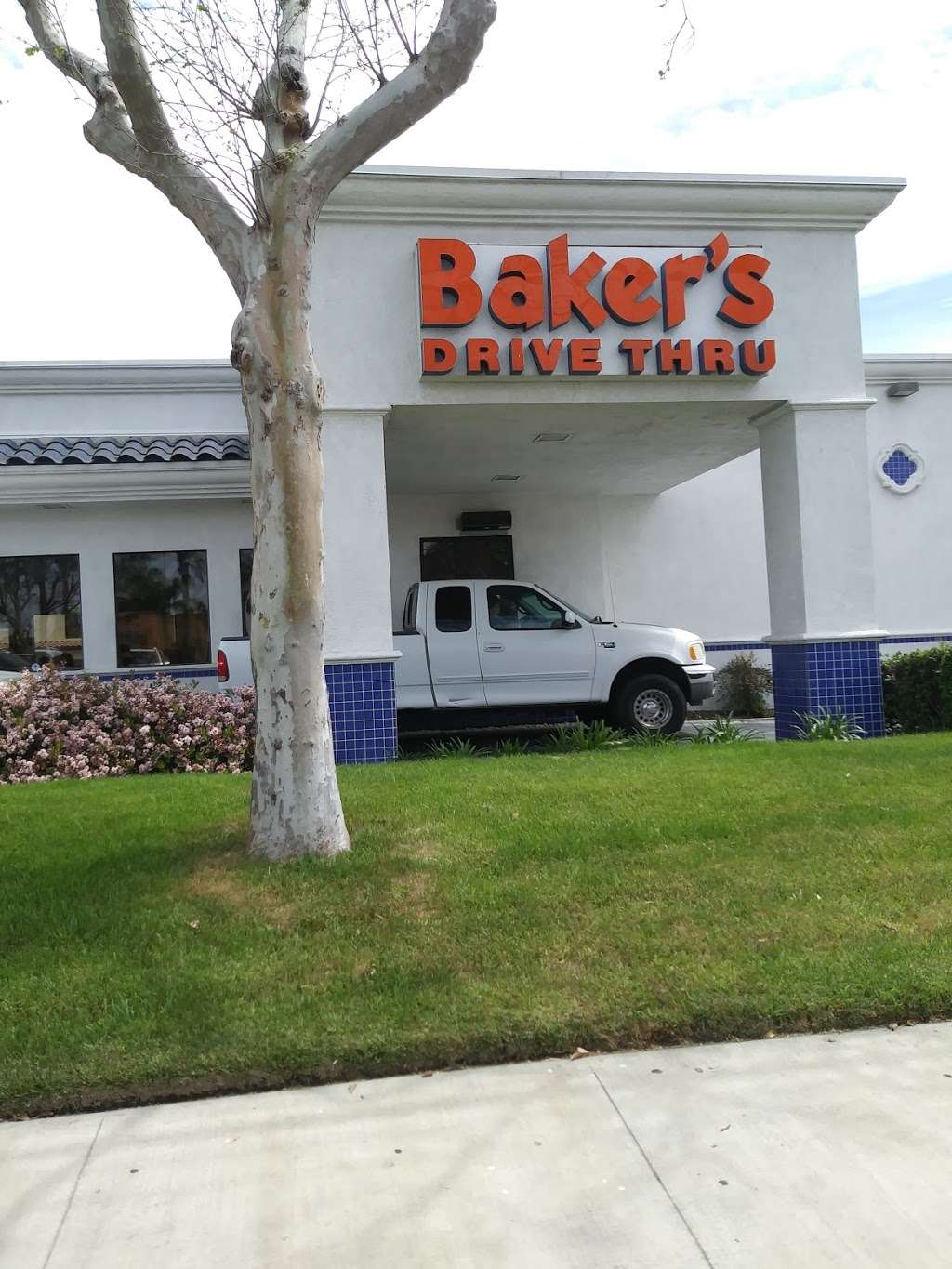 Bakers Drive-Thru | 2555 S Archibald Ave, Ontario, CA 91761 | Phone: (909) 884-5233