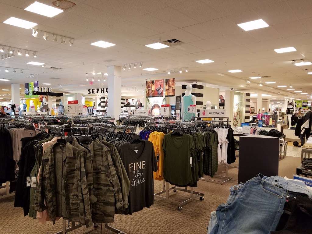 JCPenney in 1600 Orchard Gateway Blvd, North Aurora, IL 60542, USA