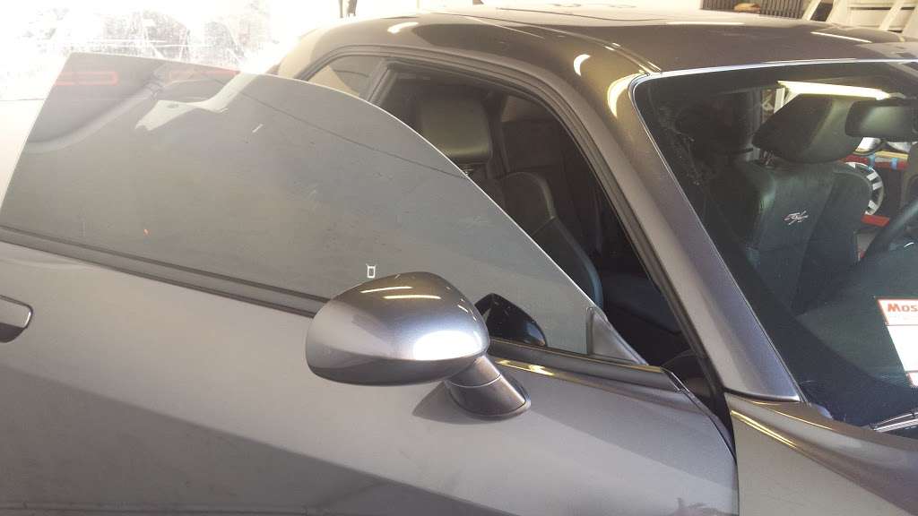 ROYAL TINT-AUTO GLASS & POWER WINDOW REPAIR | 4625 E Sunset Rd, Henderson, NV 89014, USA | Phone: (702) 332-1265