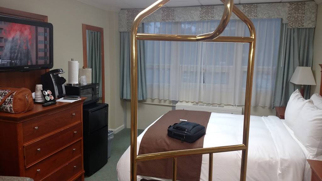 Navy Gateway Inns & Suites Little Creek | Drexler Manor, 1120 A St, Virginia Beach, VA 23459, USA | Phone: (757) 644-4949