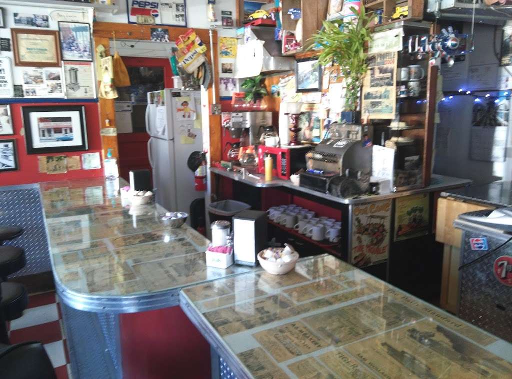 Rays Diner | 231 E Broadway St, Excelsior Springs, MO 64024 | Phone: (816) 637-3432