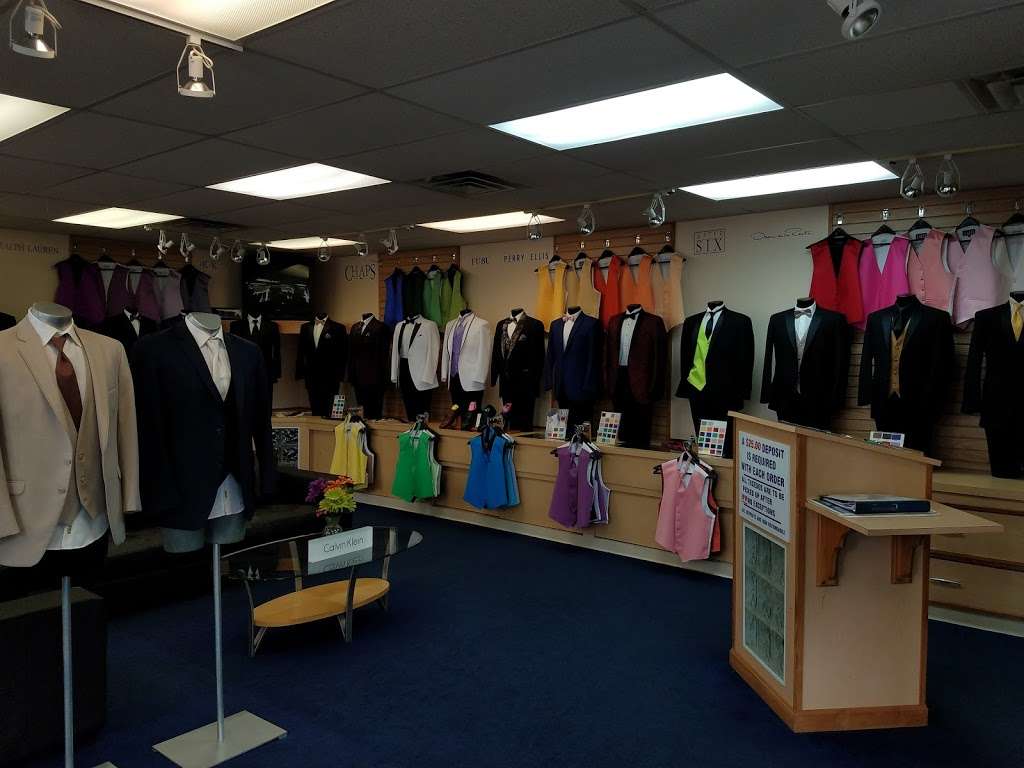 Roberts Tuxedo | 1 Highland Ave, Attleboro, MA 02703, USA | Phone: (508) 399-8060