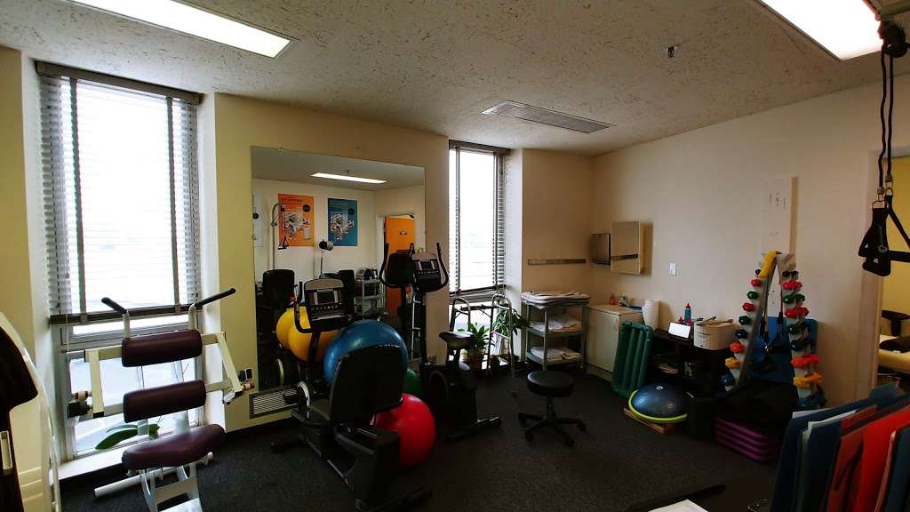 APR Physical Therapy - health  | Photo 1 of 8 | Address: 241 Golf Mill Ctr, Ste 424, Niles, IL 60714, USA | Phone: (847) 868-9068