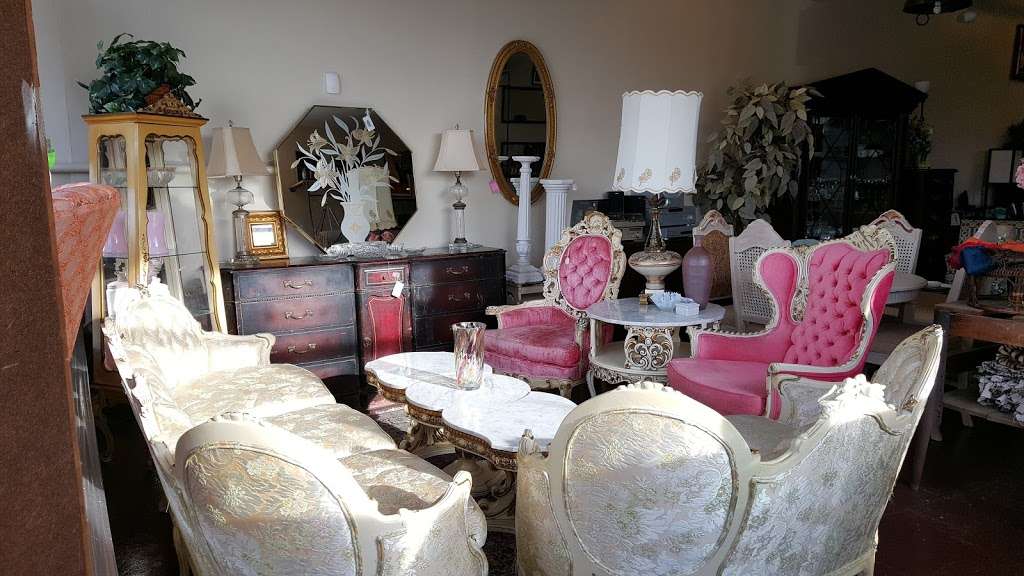 A Lotta Goodstuff Upscale Resale Furniture & More | 501 E 47th St, Chicago, IL 60653, USA | Phone: (708) 724-3997