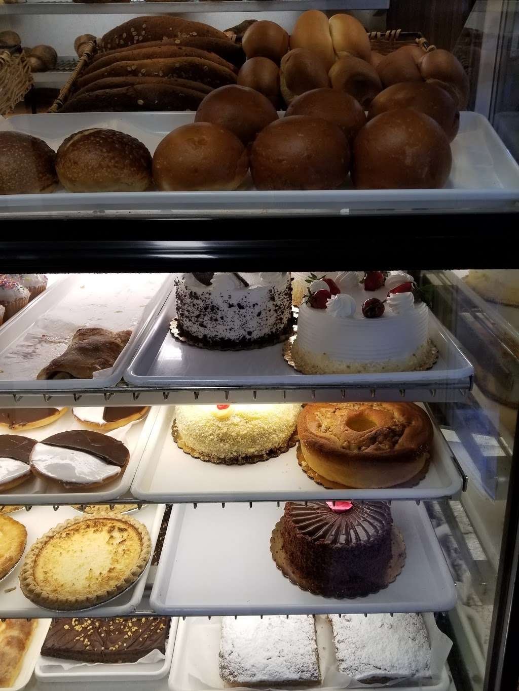 Caputos Bake Shop | 329 Court St, Brooklyn, NY 11231, USA | Phone: (718) 875-6871