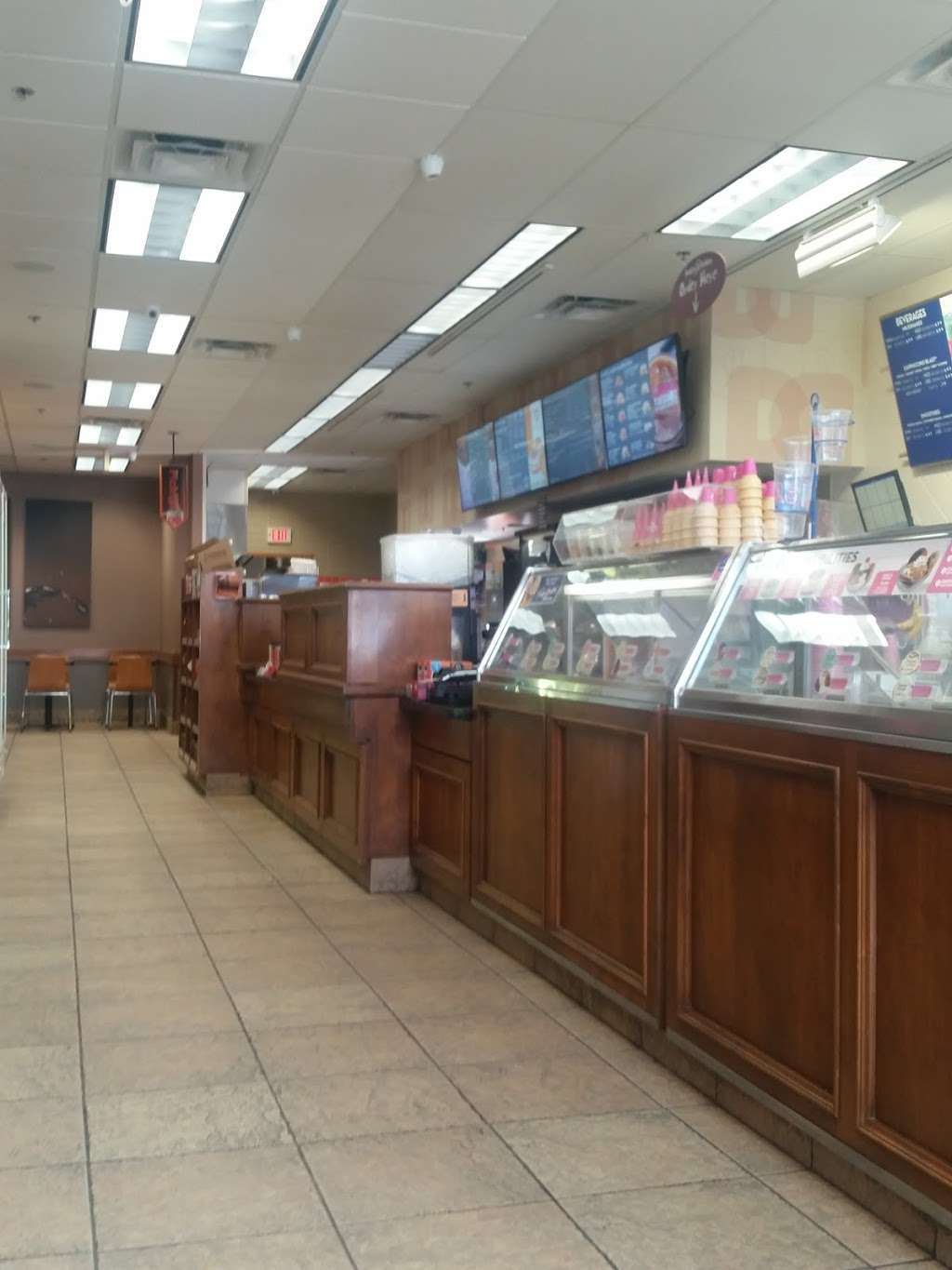 Dunkin Donuts | 210 Peterson Rd, Libertyville, IL 60048, USA | Phone: (847) 680-8008