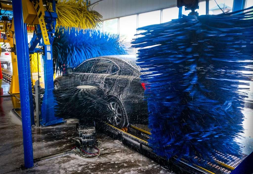 Breeze Thru Car Wash- East Loveland | 3555 Mountain Lion Dr, Loveland, CO 80537, USA | Phone: (970) 966-7959