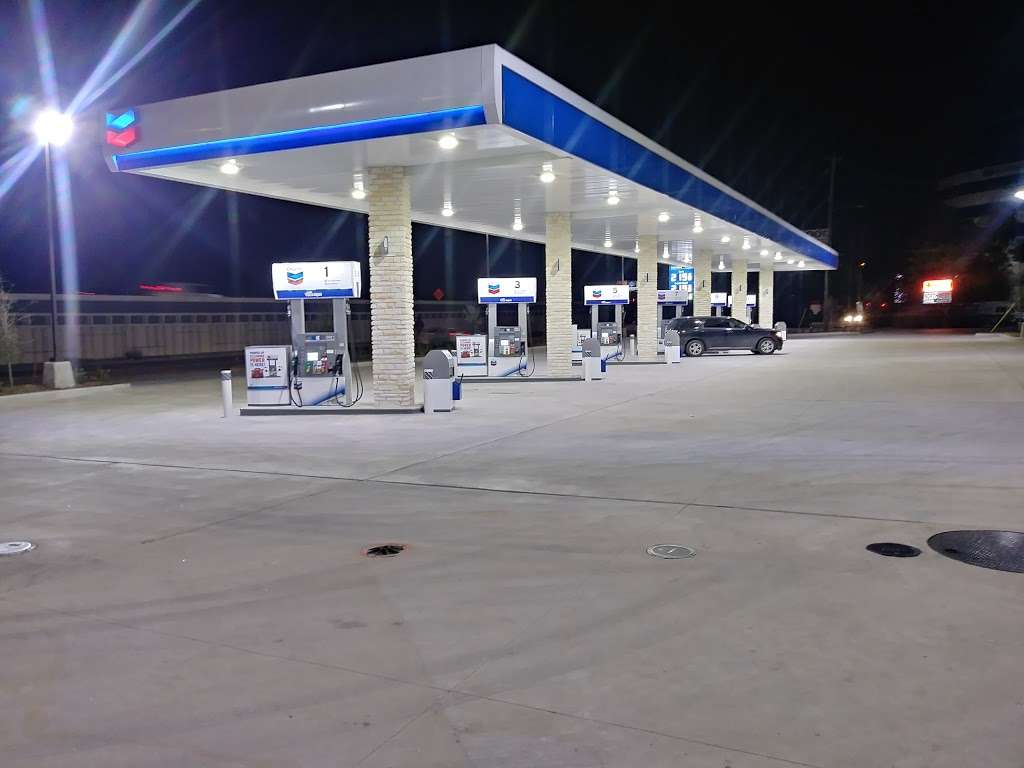 Chevron | 9620 Long Point Rd, Houston, TX 77055, USA | Phone: (713) 827-0333