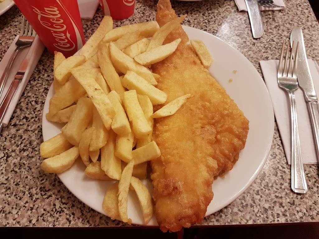 The Golden Fish | 767 Becontree Ave, Dagenham RM8 3HH, UK | Phone: 020 8592 6293