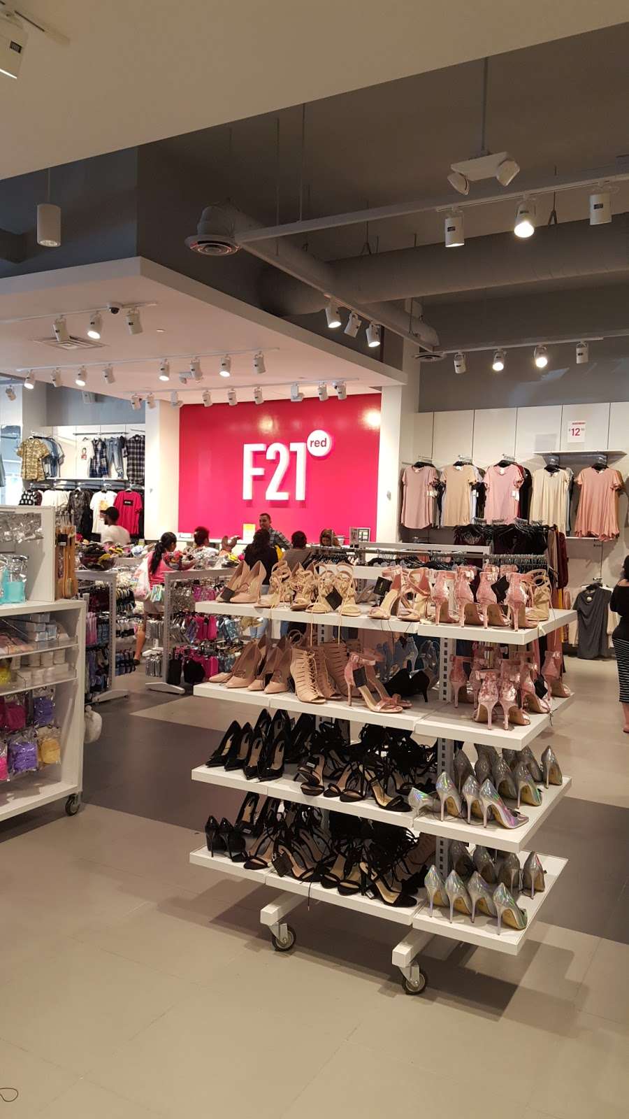 F21 RED | 7888-2 Van Nuys Blvd, Van Nuys, CA 91402, USA | Phone: (818) 464-5777