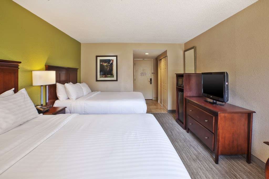 Holiday Inn Express & Suites Germantown - Gaithersburg | 20260 Goldenrod Ln, Germantown, MD 20876, USA | Phone: (301) 428-1300