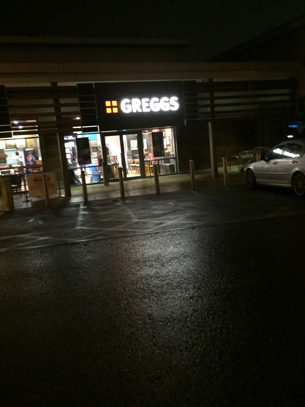 Greggs Tunbridge Wells | 7b, Fountains Retail Park, Tunbridge Wells TN2 3FB, UK | Phone: 01892 530562