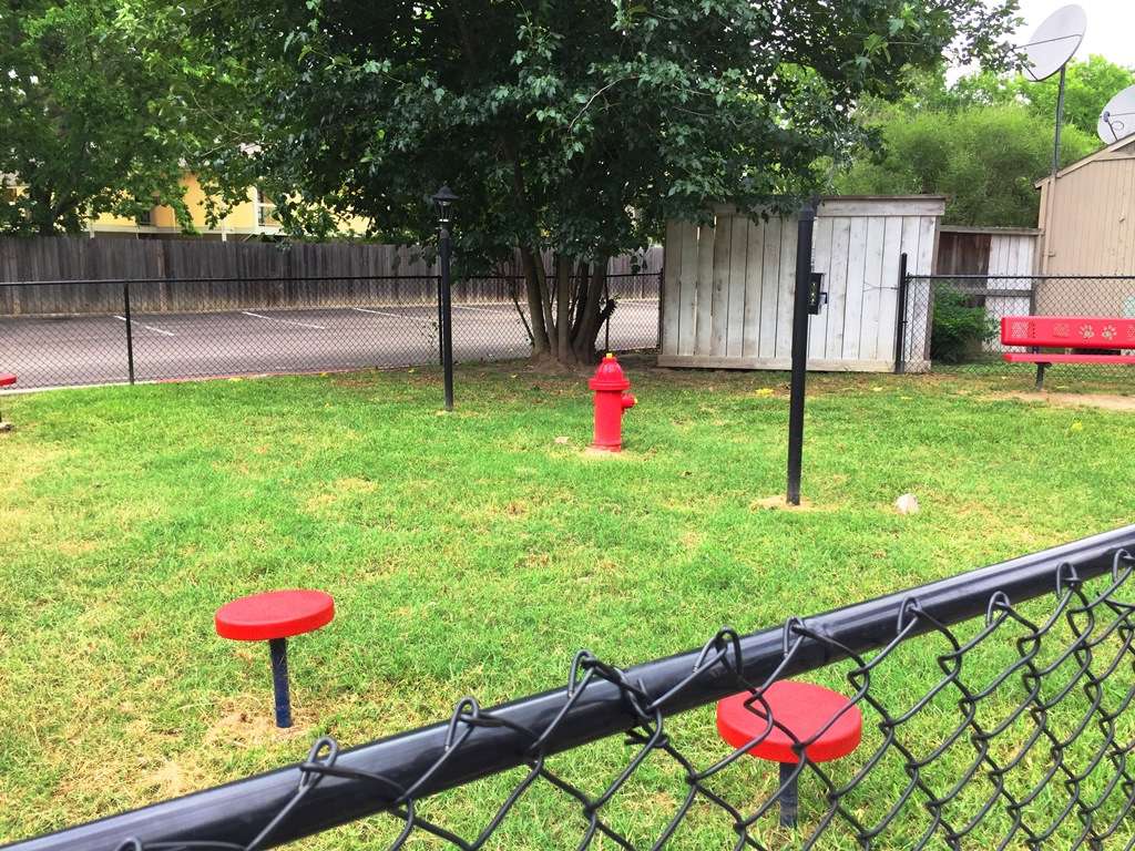 Rock Creek Apartments | 200 Hollow Tree Ln, Houston, TX 77090, USA | Phone: (281) 306-5860