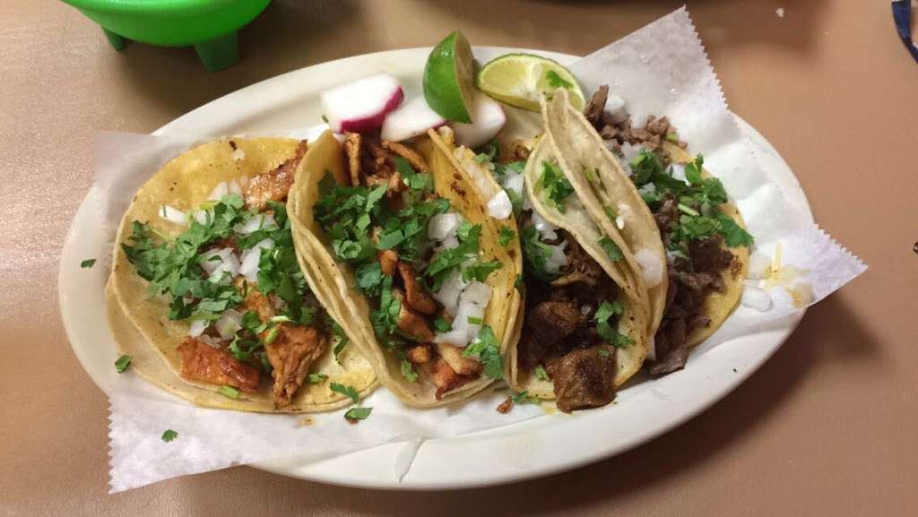 Taqueria Los Compadres | 2675 Kirkwood Hwy, Newark, DE 19711, USA | Phone: (302) 368-8289