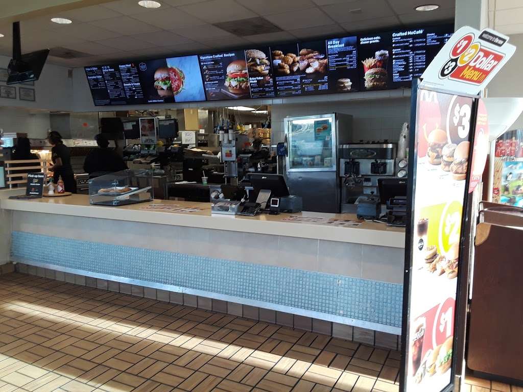 McDonalds | 1601 S Christopher Columbus Blvd, Philadelphia, PA 19148, USA | Phone: (215) 468-6770