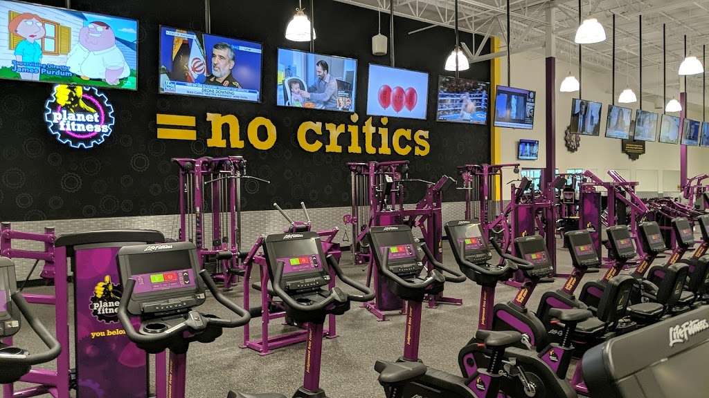 Planet Fitness | 2560 Sycamore Rd, DeKalb, IL 60115, USA | Phone: (779) 255-5252