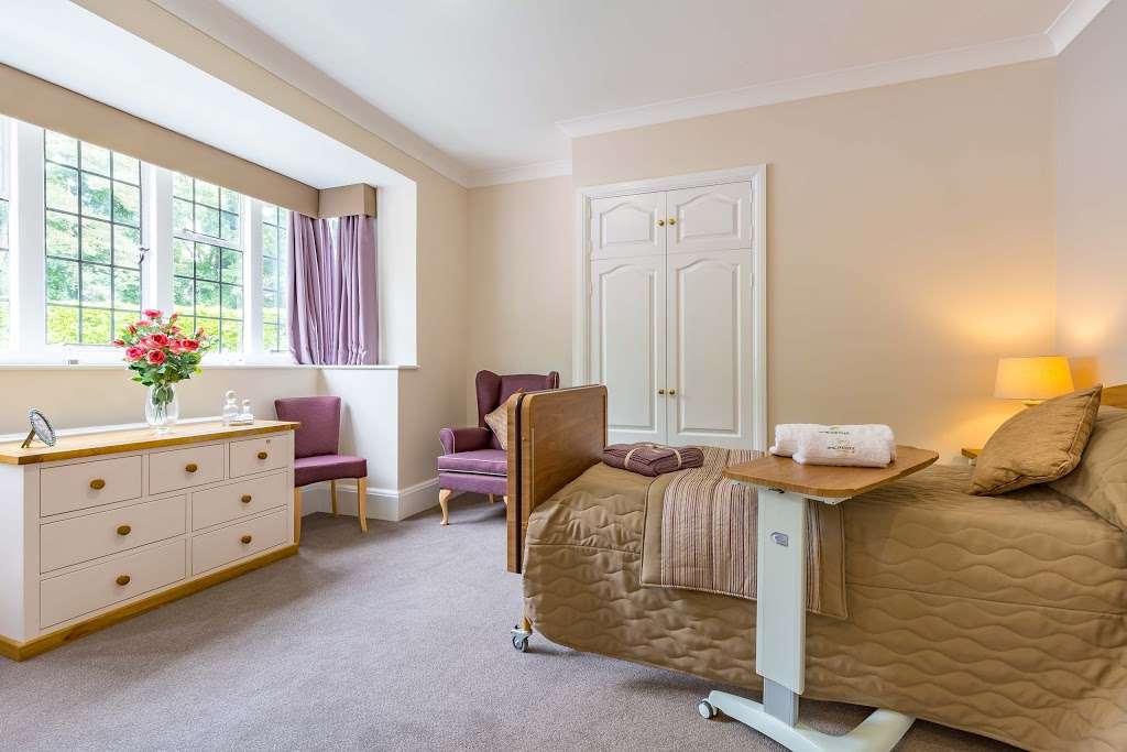 Barchester - Reigate Beaumont Care Home | Colley Ln, Reigate RH2 9JB, UK | Phone: 01737 225544