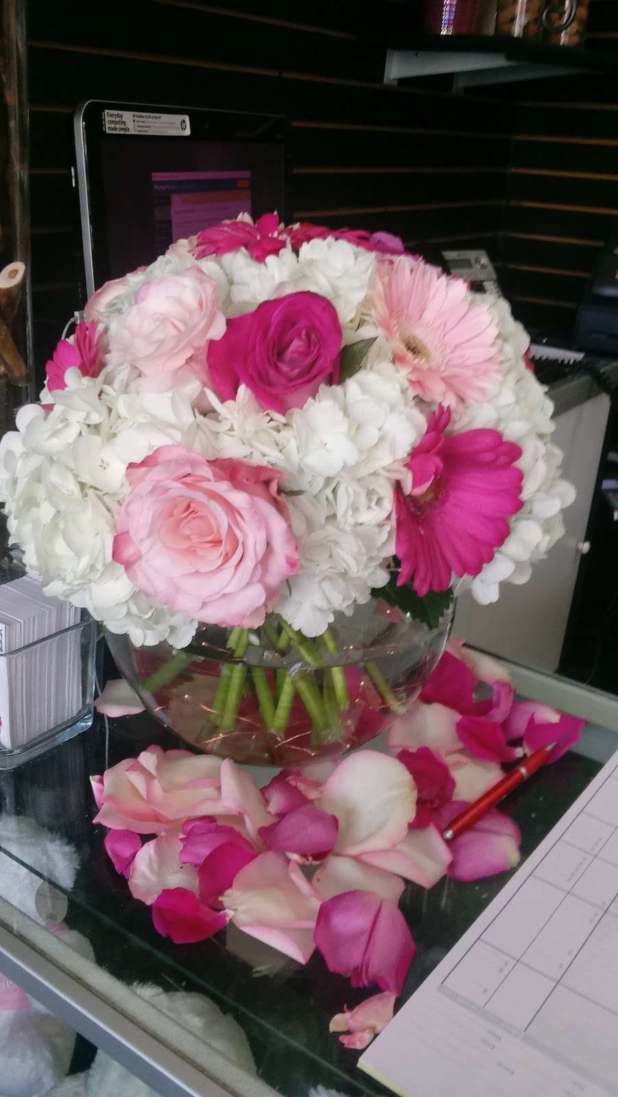 A Bouquet of Love Florist-Gift | 900 Hylan Blvd, Staten Island, NY 10305, USA | Phone: (718) 720-9849