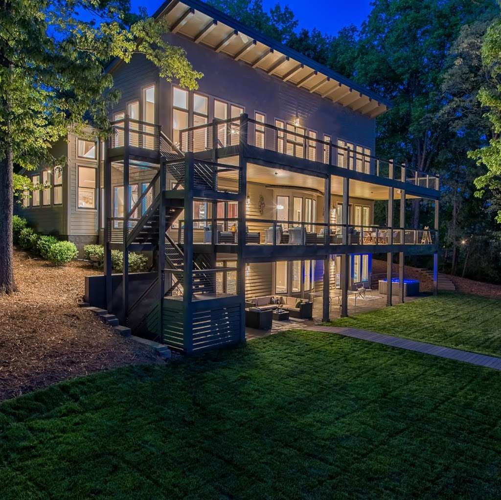 Lake Norman Getaway Vacation Home | 395 Barber Loop, Mooresville, NC 28117, USA | Phone: (704) 924-0510