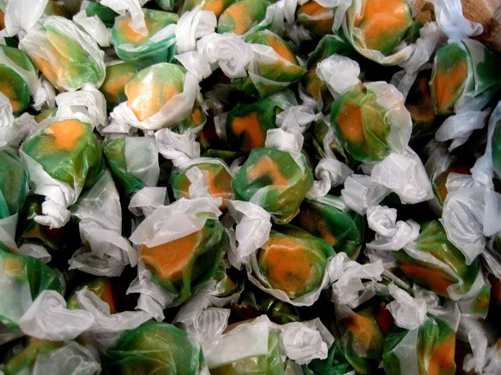 Half Moon Bay Salt Water Taffy | 270 Capistrano Rd UNIT 28, Half Moon Bay, CA 94019, USA | Phone: (650) 726-2284