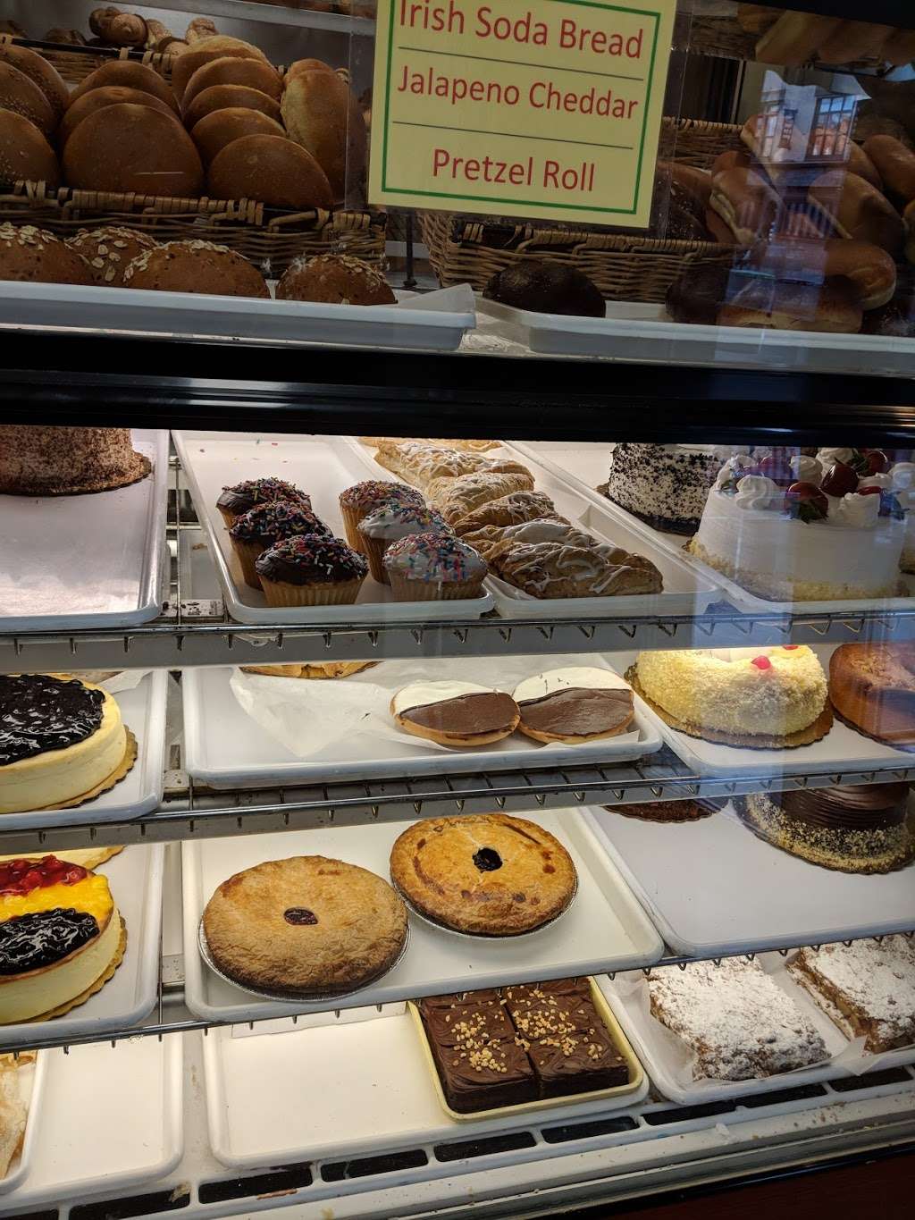 Caputos Bake Shop | 329 Court St, Brooklyn, NY 11231, USA | Phone: (718) 875-6871