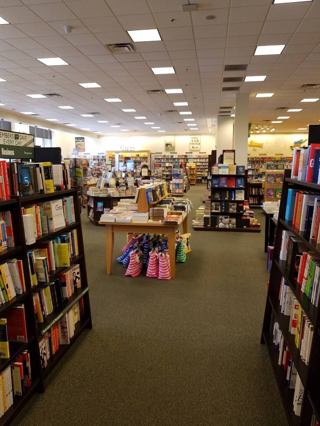 Barnes & Noble | 2501 W Happy Valley Rd Suite 20, Phoenix, AZ 85085, USA | Phone: (623) 780-3300